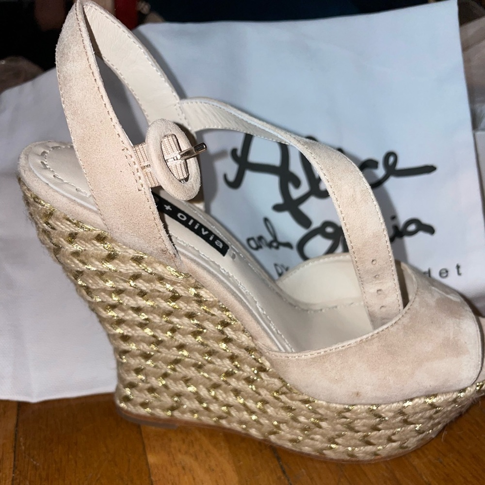 Alice and Olivia suede pink wedges